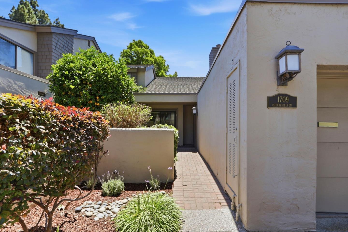 1709 Cherryhills Lane