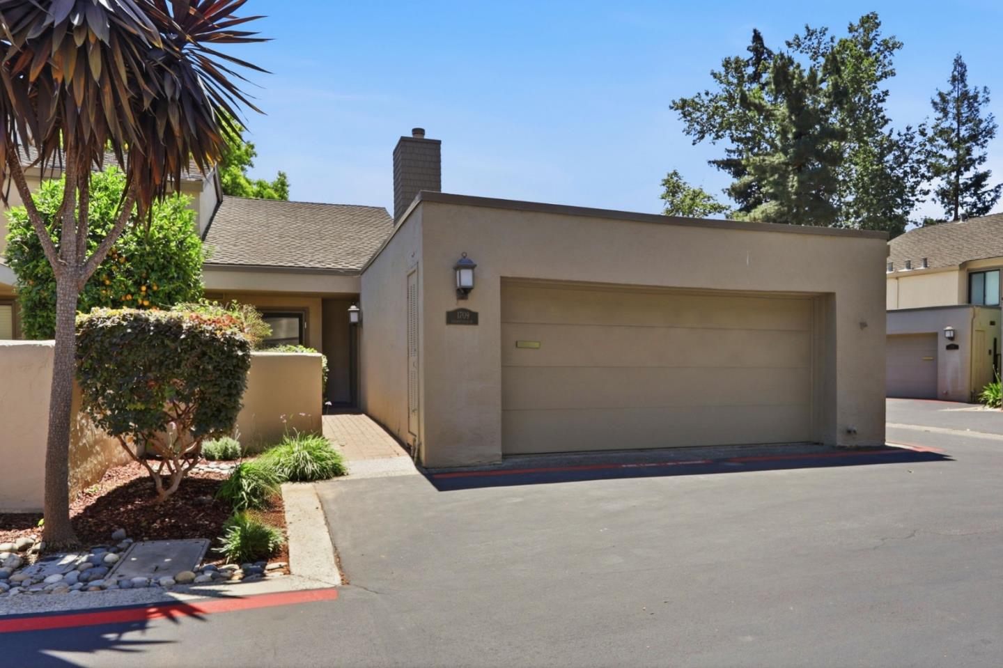 1709 Cherryhills Lane