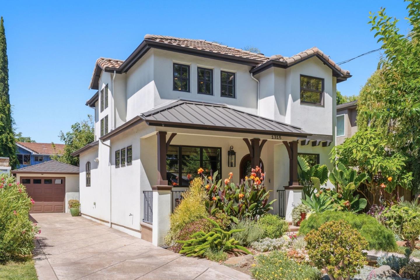 1315 Iris Court