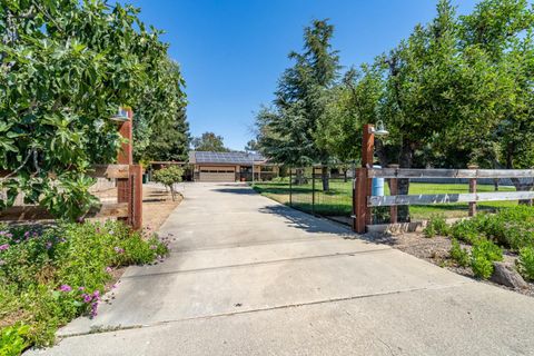 Photo of 2025 Jeanie Lane, GILROY, CA 95020 (MLS # ML82047641)