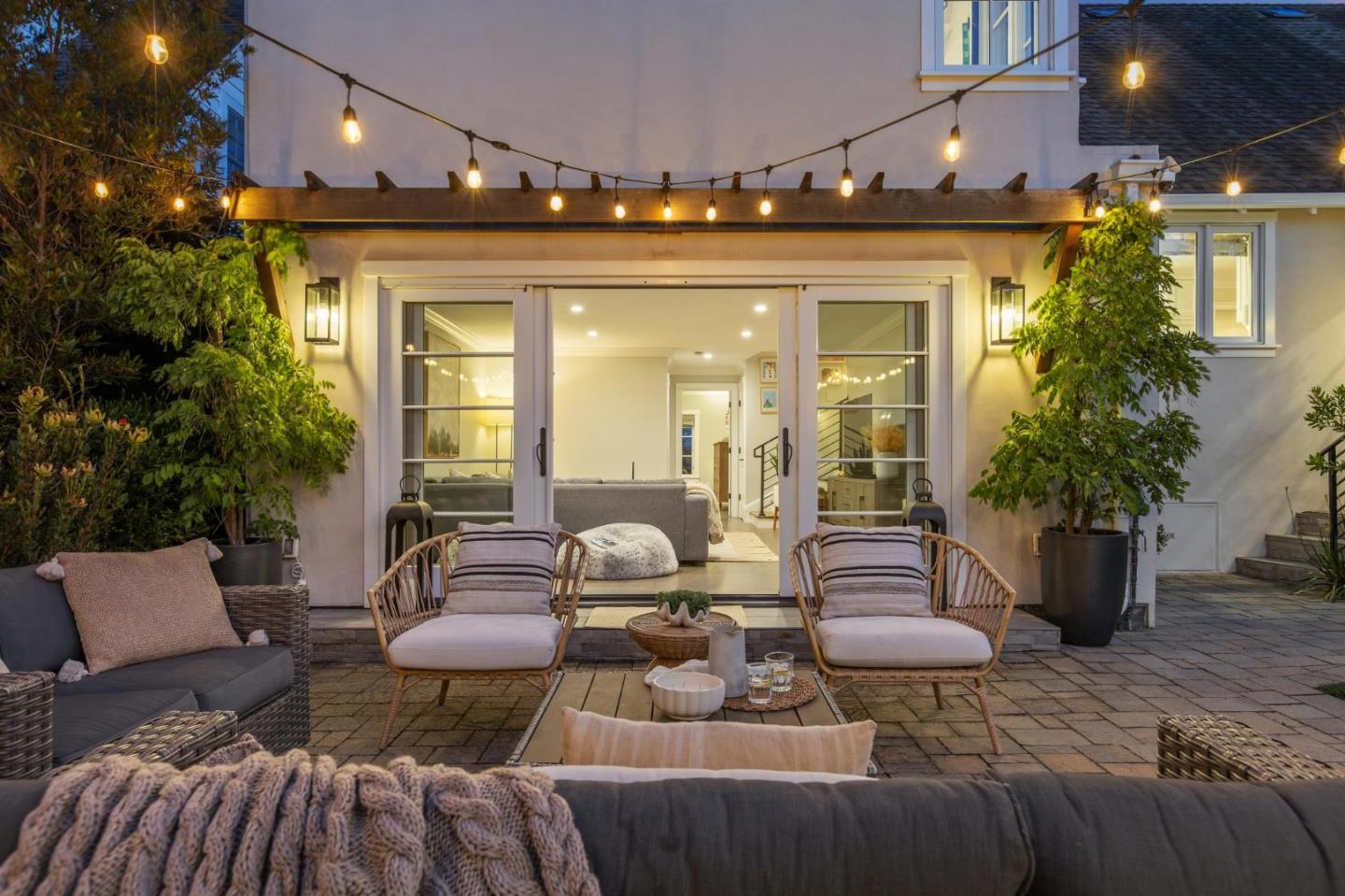 416 Burlingame Avenue