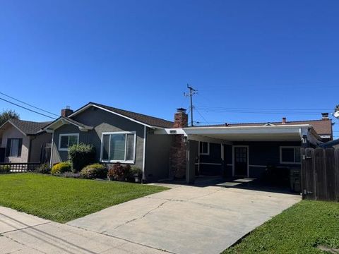 Photo of 710 Campus Avenue, Salinas, CA 93901 (MLS # ML82037712)