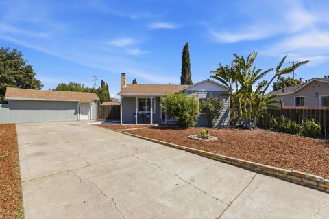 Photo of 618 Genine Court, SAN JOSE, CA 95127 (MLS # ML82048220)