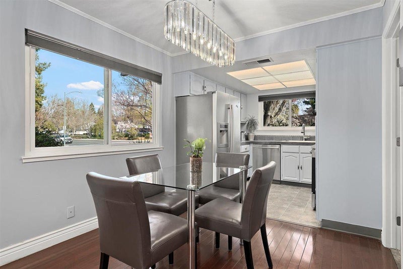 1 Comstock Queen Court