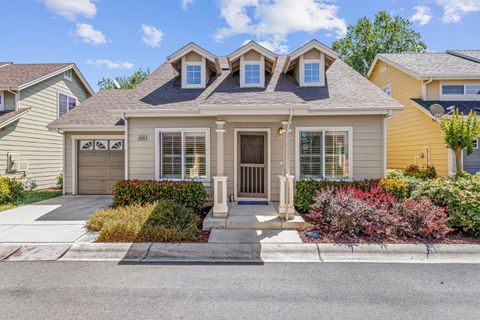 Photo of 1540 Rosette Way, GILROY, CA 95020 (MLS # ML82041714)