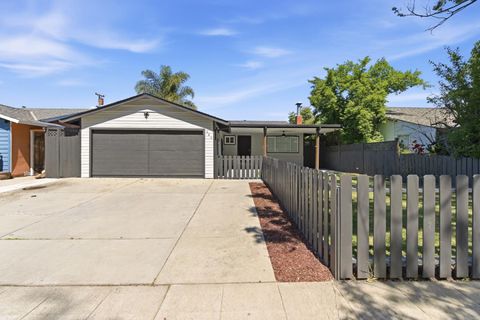 Photo of 685 Jennings Drive, SAN JOSE, CA 95111 (MLS # ML82045311)