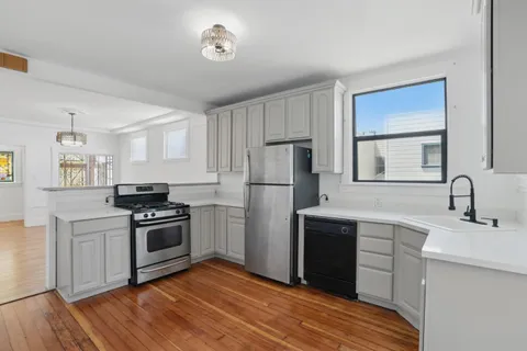 32 Cross Street, San Francisco, CA 94112 - #: ML81996123