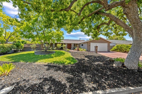 Photo of 173 Belwood Gateway, Los Gatos, CA 95032 (MLS # ML82057280)
