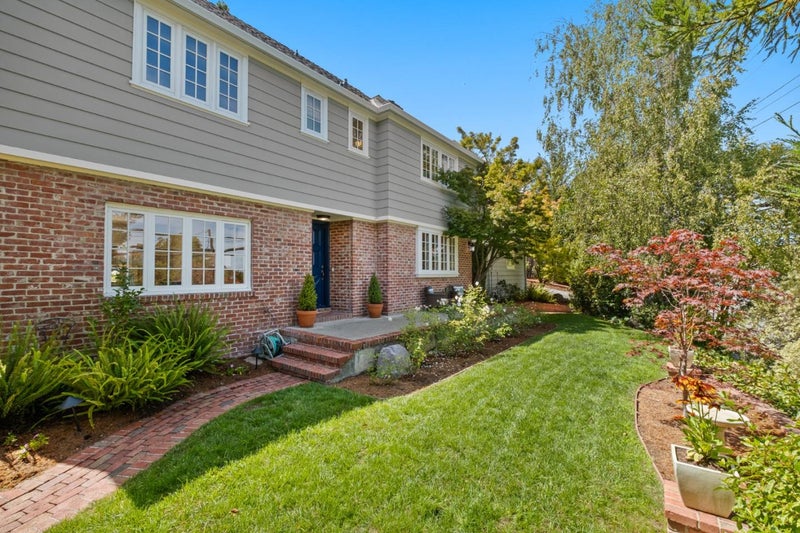 2835 Hillside Drive