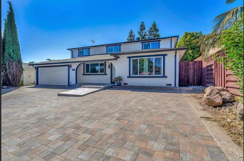 Photo of 2901 Glen Heather Drive, SAN JOSE, CA 95133 (MLS # ML82029171)