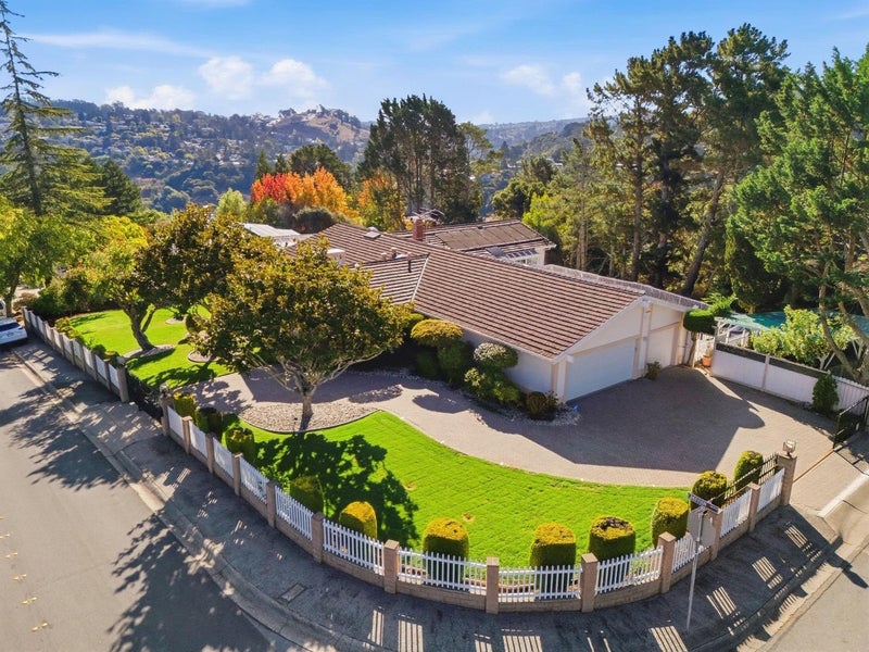 1345 Lakeview Drive