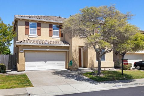 Photo of 5749 Oakmont Drive, RICHMOND, CA 94806 (MLS # ML82045984)