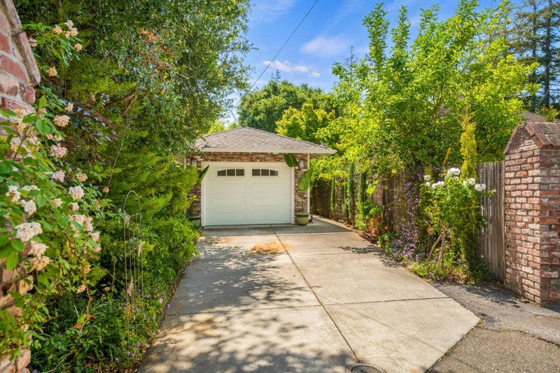 932 Lundy Lane