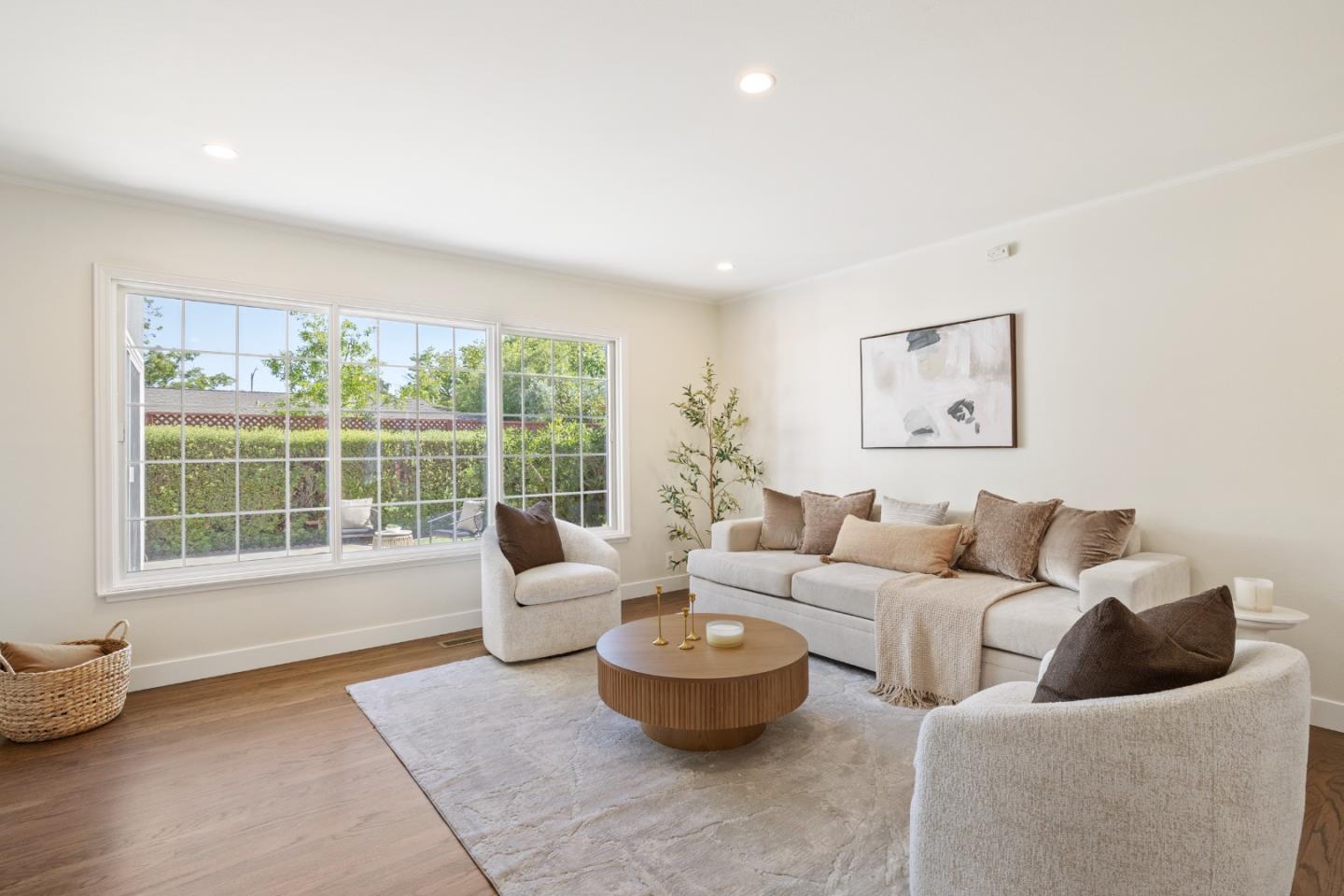 4889 Clarendon Drive