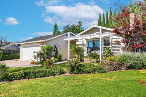 Photo of 5380 Hammerton Court, SAN JOSE, CA 95118 (MLS # ML82039283)