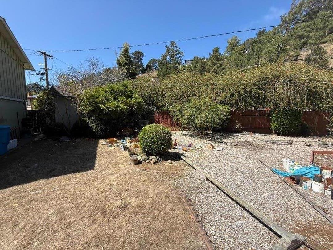 1352 Redwood Way