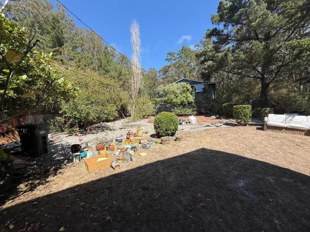 1352 Redwood Way