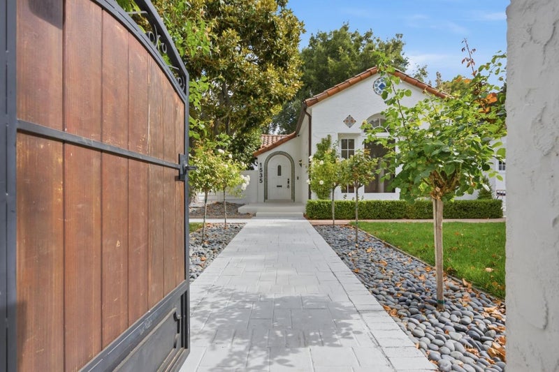 1535 Cowper Street