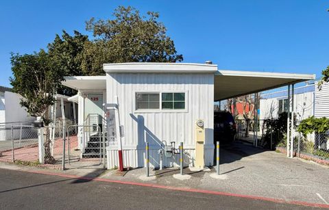 Photo of 2855 Senter Road #125, SAN JOSE, CA 95111 (MLS # ML82032765)