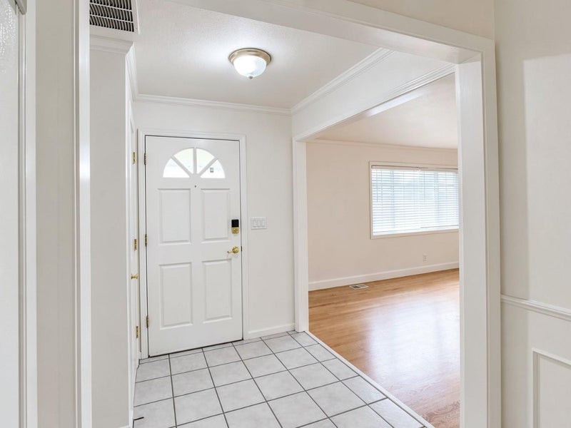 10 Chalon Circle