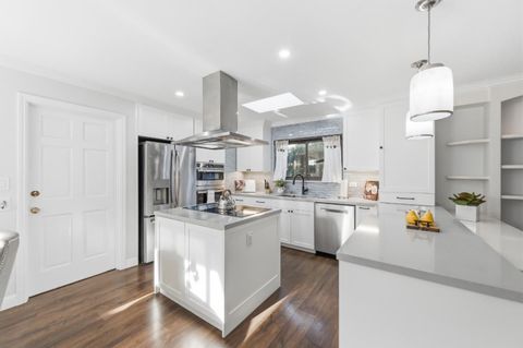 Tiny photo for 247 Pelican Court, Foster City, CA 94404 (MLS # ML82033507)