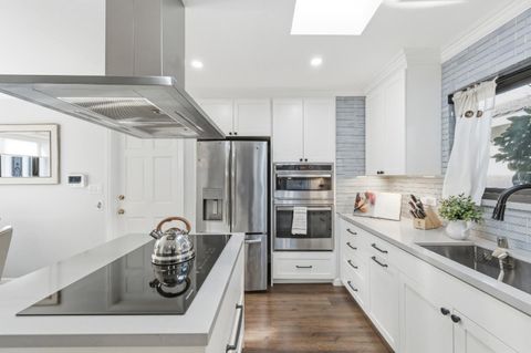 Tiny photo for 247 Pelican Court, Foster City, CA 94404 (MLS # ML82033507)