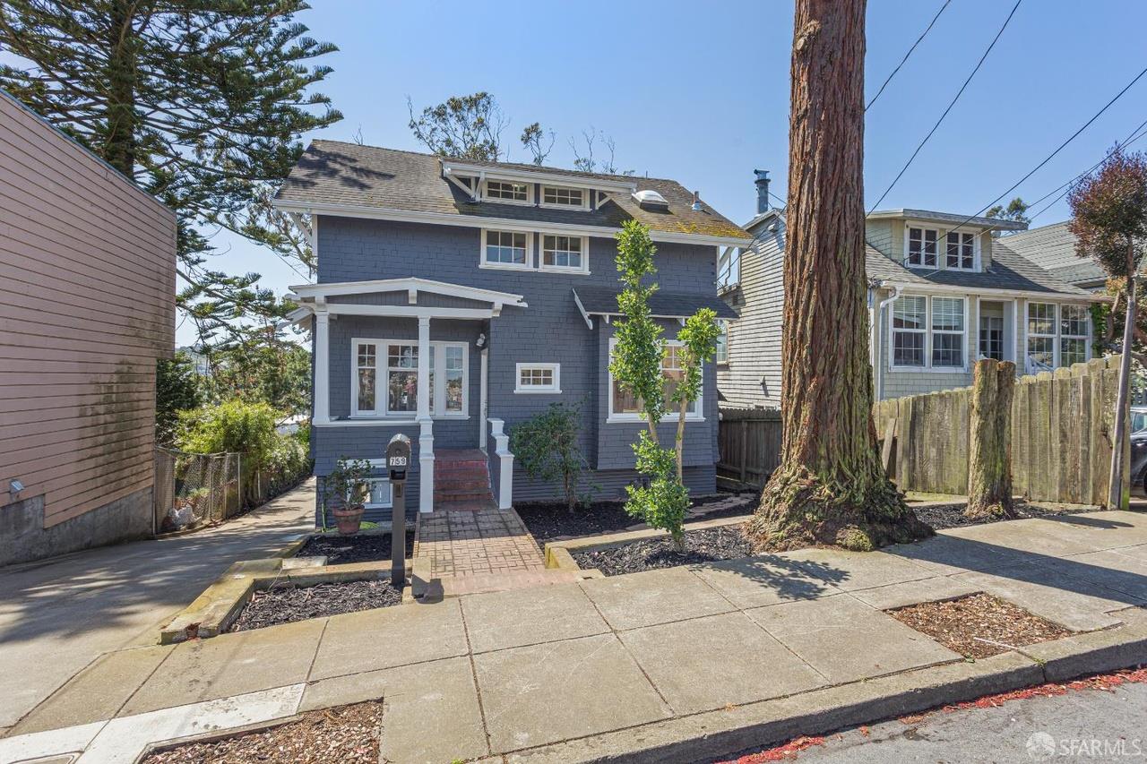 759 Lakeview Avenue