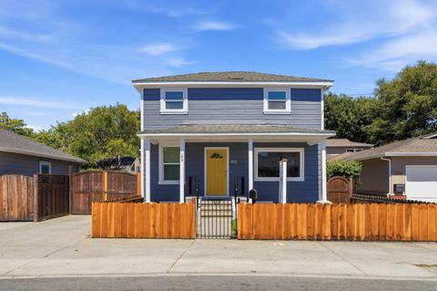 Photo of 522 Carlos Avenue, Redwood City, CA 94061 (MLS # ML82051223)