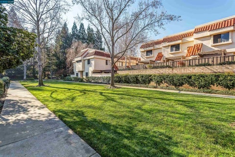 Tiny photo for 582 Pimlico Court Ct, WALNUT CREEK, CA 94597 (MLS # ML82055626)