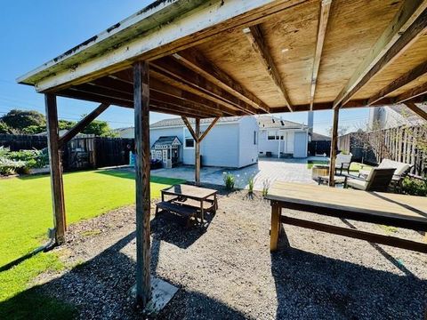 Tiny photo for 1639 Cypress Avenue, San Mateo, CA 94401 (MLS # ML82037142)