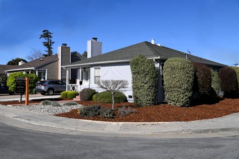 Tiny photo for 1639 Cypress Avenue, San Mateo, CA 94401 (MLS # ML82037142)