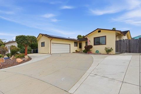 Photo of 425 Exeter Place, MARINA, CA 93933 (MLS # ML82041919)