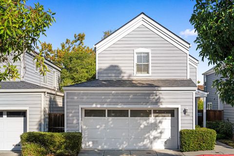 Photo of 1308 Yarmouth Terrace, SUNNYVALE, CA 94087 (MLS # ML82024131)