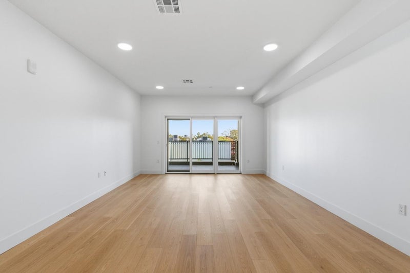 560 El Camino Real 207
