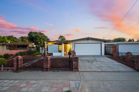 Photo of 1966 Boca Raton Street, HAYWARD, CA 94545 (MLS # ML82027008)