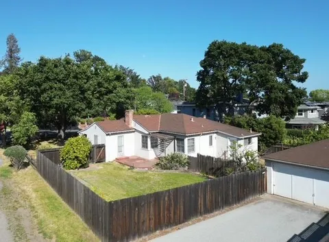 800 Cordilleras Avenue, San Carlos, CA 94070 - MLS#: ML82006010