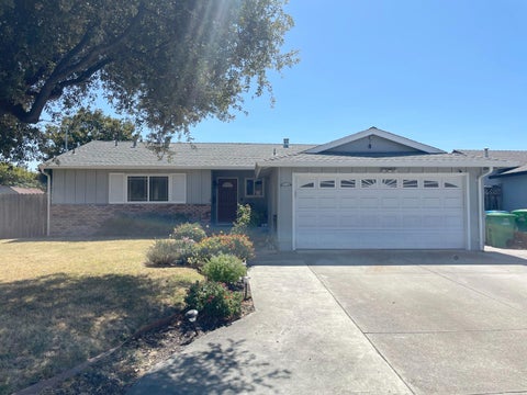 Photo of 32233 Crest Lane, UNION CITY, CA 94587 (MLS # ML82060239)