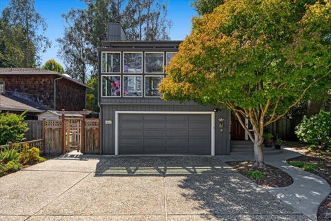 Photo of 412 Sumner Avenue, APTOS, CA 95003 (MLS # ML82059963)