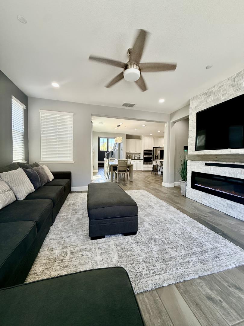 1515 Goldenstar Court