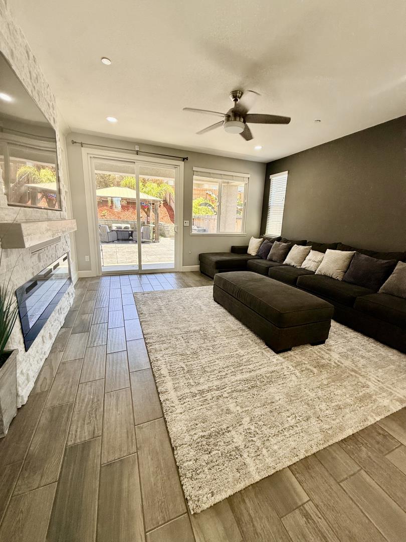 1515 Goldenstar Court