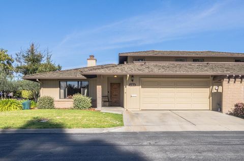 Photo of 330 Woodside Drive #105, SALINAS, CA 93901 (MLS # ML82032790)