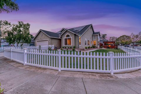 Photo of 1123 Cabot Way, SALINAS, CA 93906 (MLS # ML82047081)