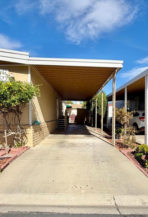 Tiny photo for 3135 Oakbridge Drive #3135, SAN JOSE, CA 95121 (MLS # ML82033384)
