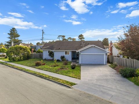 Photo of 423 Montecito Avenue, EL GRANADA, CA 94018 (MLS # ML82036096)