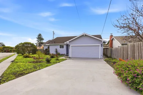 423 Montecito Avenue, El Granada, CA 94018 - #: ML82036096