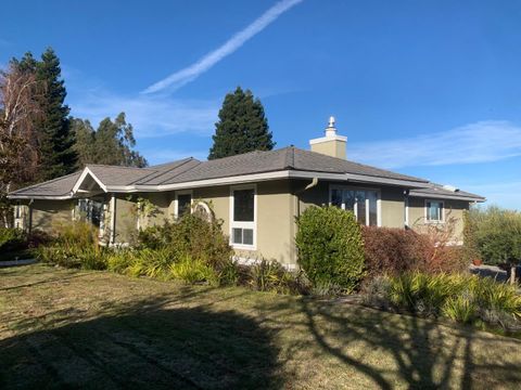 Photo of 10 Santa Gina Court, HILLSBOROUGH, CA 94010 (MLS # ML82034217)