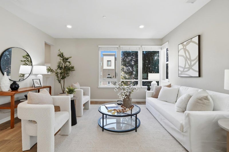 162 Llano De Los Robles Avenue