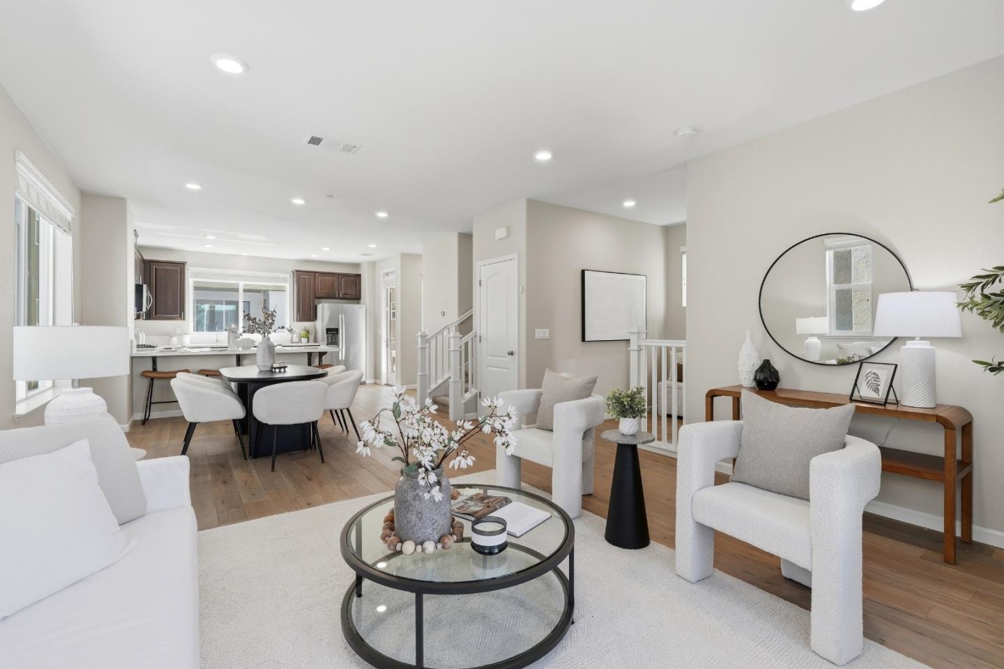 162 Llano De Los Robles Avenue