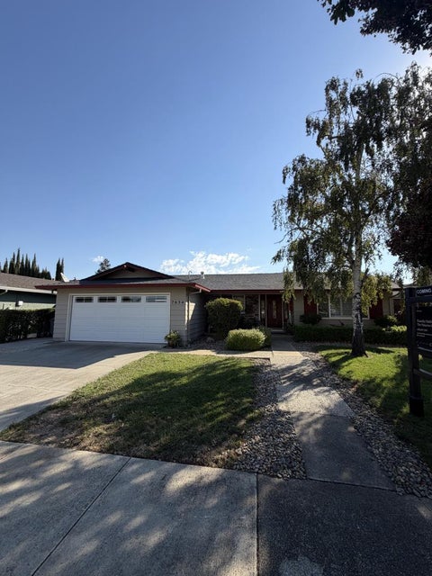 Photo of 7634 Los Padres Court, GILROY, CA 95020 (MLS # ML82049147)