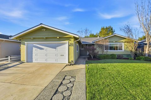 Photo of 1635 Trona Way, San Jose, CA 95125 (MLS # ML82031113)